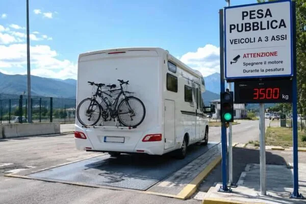 Come pesare il camper prima di partire: rischi, sanzioni e patente giusta