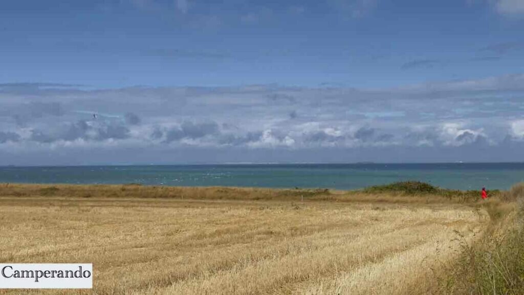 vista della costa inglese, scogliere di Dover.
